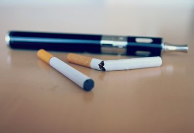 Illustration of lungs with a vapour trail and a magnifying glass